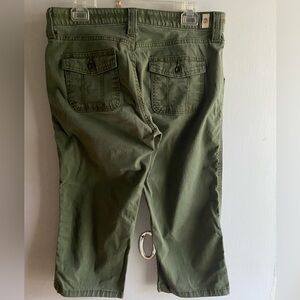 Levi's Women's Olive Green Capris